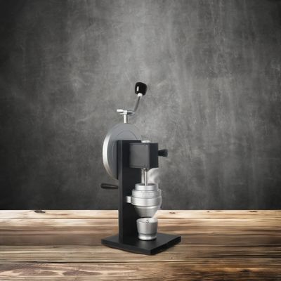 Moulin à grains de café manuel en aluminium de type métallique avec poignée de volant et broyeur italien
