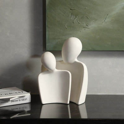 Figurine d'amants en céramique élégante pour les couples amoureux