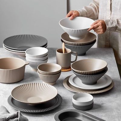 Plateaux de dîner jetables bols tasses avec design en relief dans le style nordique moderne céramique vitrée mate