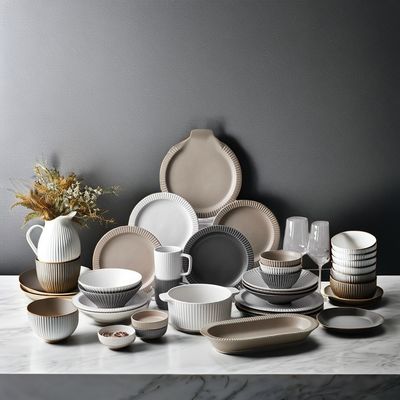 Conception de relief vitré mate Plaques jetables bols tasses en plastique de couleur personnalisée