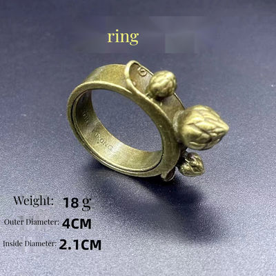Exclusif Black Myth Monkey King Or Hoop Ring Badge Set Un article en métal complet
