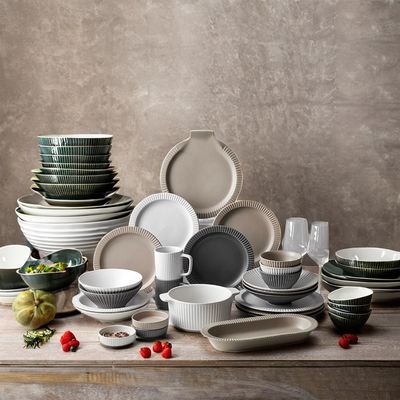 Table à manger en céramique nordique avec des réliefs de conception vitrés mates Coupe, soucoupes, bols, assiettes