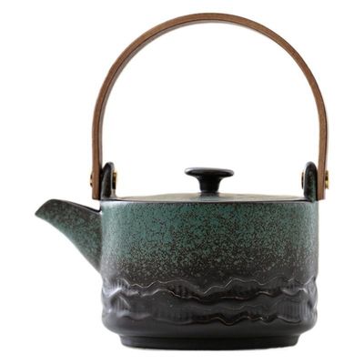 Boire du pot définit l'expérience ultime du thé traditionnel avec le verre à boire