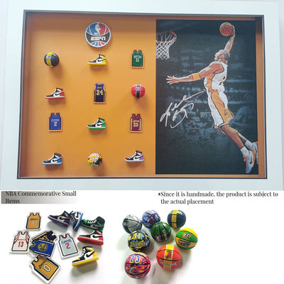 Les décors de la galerie "Club Basketball Star" représentent Jordan et LeBron James en couleur personnalisée