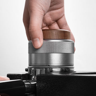 Couvercle en bois 304 en acier inoxydable Tamper Coffee Leveler pour le café Espresso 51mm 53mm 58mm