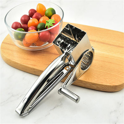 Faites des tranches de fromage et de légumes parfaits avec cette râpeuse rotative portable