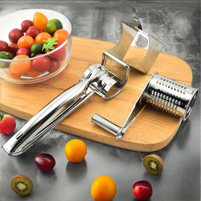 Faites des tranches de fromage et de légumes parfaits avec cette râpeuse rotative portable