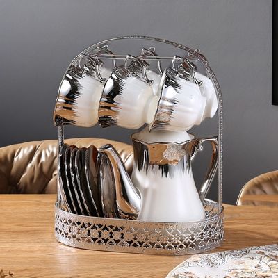 Set de tasse de thé en céramique d'or vintage de style européen de luxe avec une plaque de porcelaine élégante