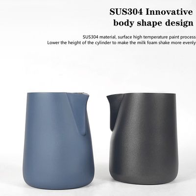 Un pot à mousse en acier inoxydable 304 pour le café, le lait, le café au lait, l'art et le barista durable