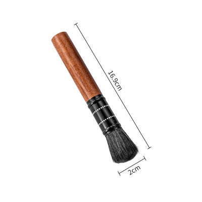 Une brosse de nettoyage écologique pour le fabricant de poudre et de filtre de café noir en bois