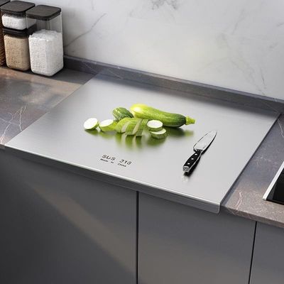 Plaque de coupe transparente et glacée 4 avec des mesures pour la conception de cuisine moderne