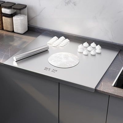 Plaque de coupe transparente et glacée 4 avec des mesures pour la conception de cuisine moderne