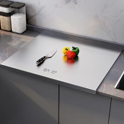 Plaque de coupe transparente et glacée 4 avec des mesures pour la conception de cuisine moderne