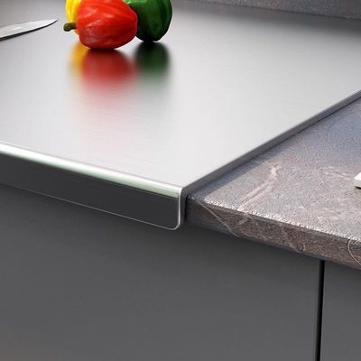 Plaque de coupe transparente et glacée 4 avec des mesures pour la conception de cuisine moderne