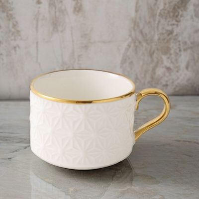 Une tasse de thé nordique moderne en os de luxe avec des couleurs personnalisées et des ustensiles en bambou