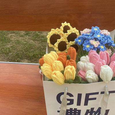 Des fleurs artificielles élégantes pour décorer des événements