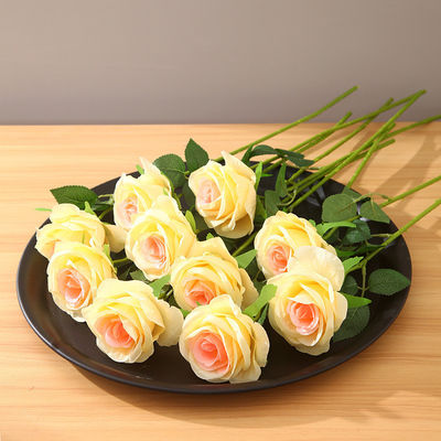 Des roses de velours rouges artificielles fleurs décoratives uniques pour la fête des mères magasin de mariage
