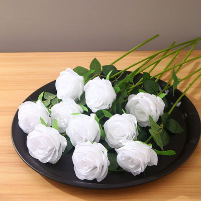 Des roses de velours rouges artificielles fleurs décoratives uniques pour la fête des mères magasin de mariage