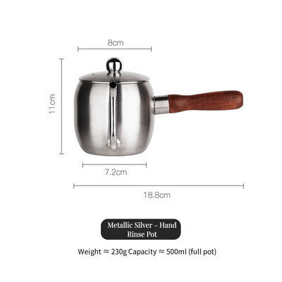 Une cafetière en acier inoxydable 304 à bouche longue d'une capacité de 500 ml et d'une poignée en bois