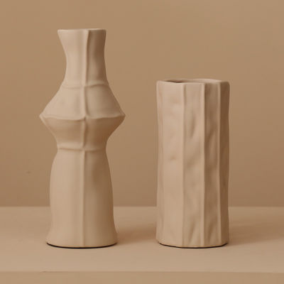 Vase en céramique vitrée en forme spéciale dans un design moderne et élégant pour les mariages et la maison