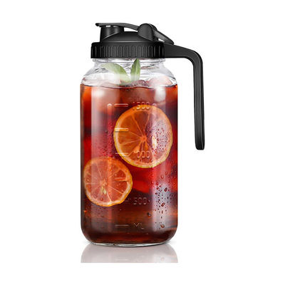 Fabricant de café à la brassée froide en céramique en PP plastique 64 oz avec filtre en acier inoxydable et couvercle de bec