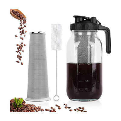 Fabricant de café à la brassée froide en céramique en PP plastique 64 oz avec filtre en acier inoxydable et couvercle de bec
