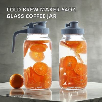 Fabricant de café à la brassée froide en céramique en PP plastique 64 oz avec filtre en acier inoxydable et couvercle de bec