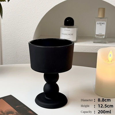 Goûter en verre médiéval noir glacé pour la boisson ou la décoration de la maison