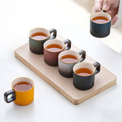 Une tasse en céramique nordique portable de 50 ml, poignée en bois et double structure pour les amateurs de café