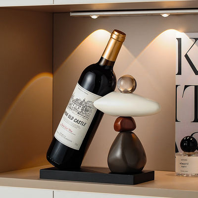 Le style Art Déco élève votre espace avec ce refroidisseur de vin minimaliste léger et luxueux