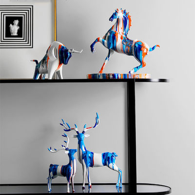 Ornementation en résine de chevaux galopants, décor unique et élégant pour les fêtes