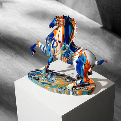 Ornementation en résine de chevaux galopants, décor unique et élégant pour les fêtes