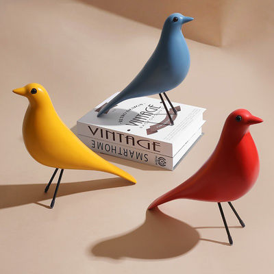 Des ornements d'oiseaux en résine de style moderne et simple pour la décoration de la maison en plusieurs couleurs