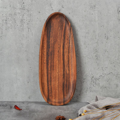 Offrez des ustensiles en bois naturel durables et des plateaux avec un design traditionnel