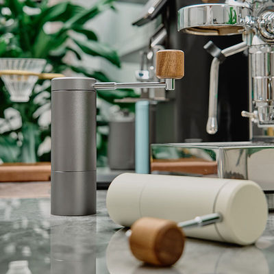 Grosseur réglable Moulin à café en céramique de conception moderne pour la cuisine ou le voyage