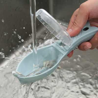 Dites bonjour à nettoyer les comptoirs de cuisine avec ce grattoir manuel à écailles