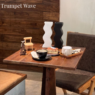 Vase en céramique blanche moderne pour salon ou table à manger