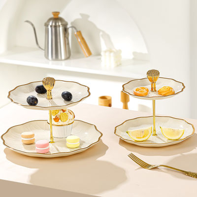 Plaque en céramique blanche de 10 pouces, parfaite pour la cuisine et la décoration pour les occasions spéciales.