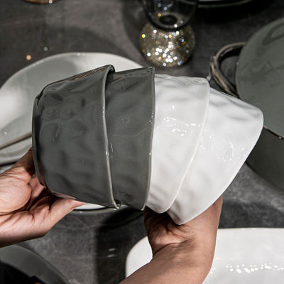 Ensemble de vaisselle en céramique de fin de style européen, bordure dorée