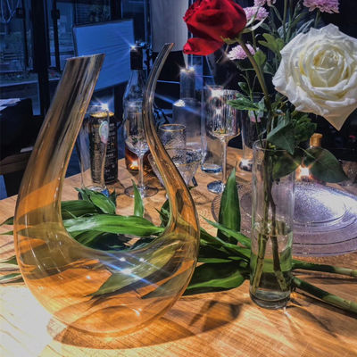 Découvrez le luxe des verres à vin ambre en U pour les vins de Bourgogne et de Bordeaux