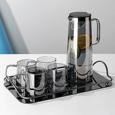 Des tasses d'eau en verre à haute borosilicate de Nordic Design pour l'eau chaude et froide
