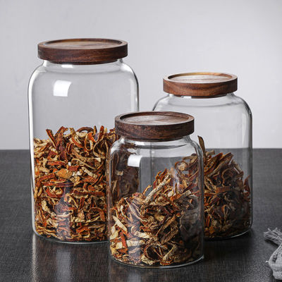 Grand bocal en verre avec couvercle en bois La meilleure façon de conserver les assaisonnements dans la cuisine
