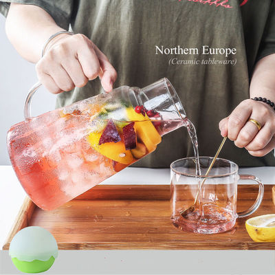 Conception moderne Flasche à eau chaude / froide Jus de boisson Carafe Flasche en verre avec tasse