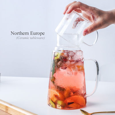 Conception moderne Flasche à eau chaude / froide Jus de boisson Carafe Flasche en verre avec tasse
