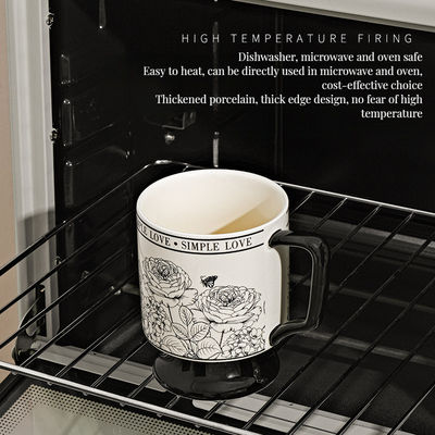 Attractive tasse à cuillère en céramique rétro, parfaite pour le bureau ou le café.