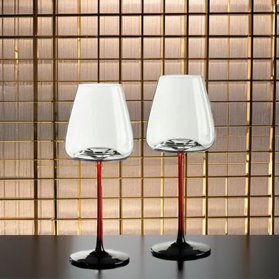 Coupe de verre de vin rouge soufflée à la main avec fond ondulé et style de design européen