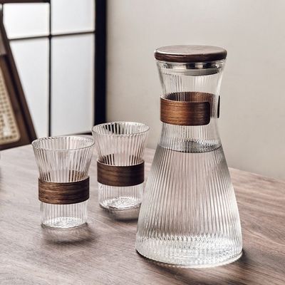 Ensemble de boissons en verre borosilicate de haute taille personnalisé pour les bouteilles d'eau froide domestiques modernes