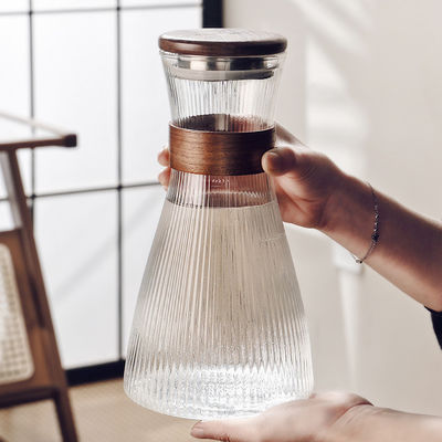 Ensemble de boissons en verre borosilicate de haute taille personnalisé pour les bouteilles d'eau froide domestiques modernes