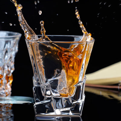 Modèle personnalisé 310 ml Lion Animal Old Fashioned Glass Shot Cup pour les verres de whisky de bar