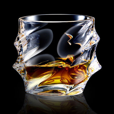 Le verre borosilicate produit par le club de whisky 25 oz décantateur carré avec 4 verres en boîte cadeau